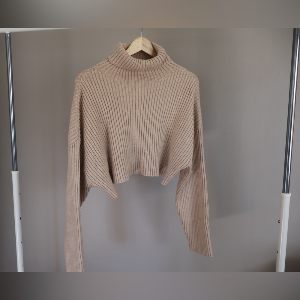 Vestique Cropped Turtleneck Sweater Size M/L